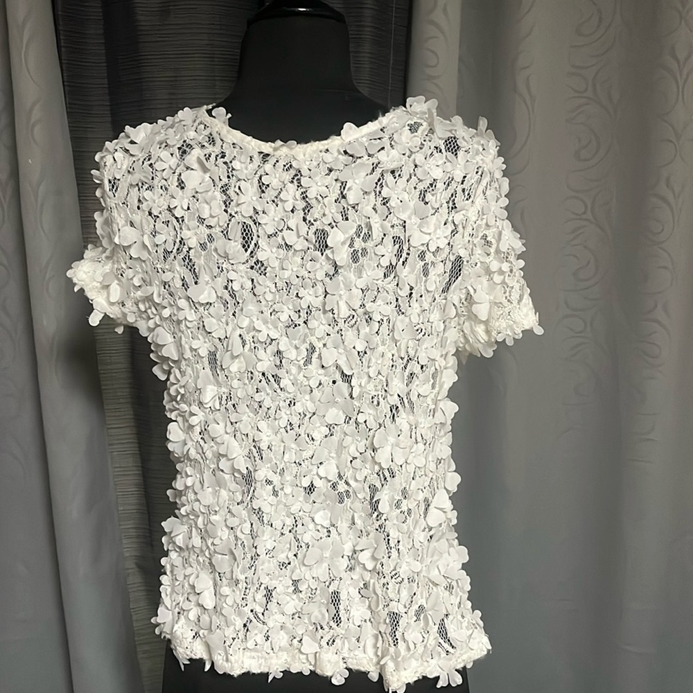 White flower shirt